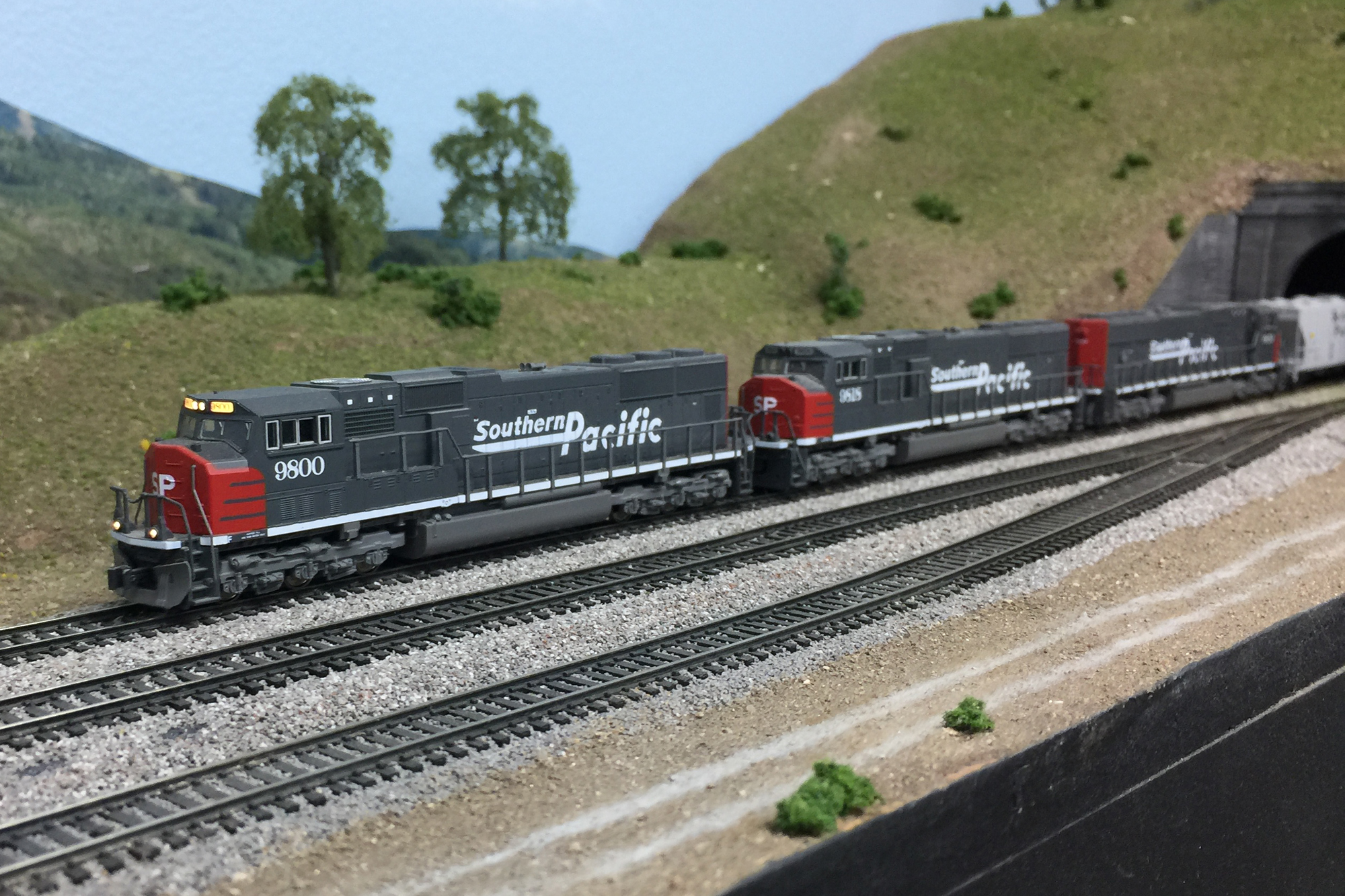 Don Fowler's Southern Pacific SD70M locomotives (n scale)